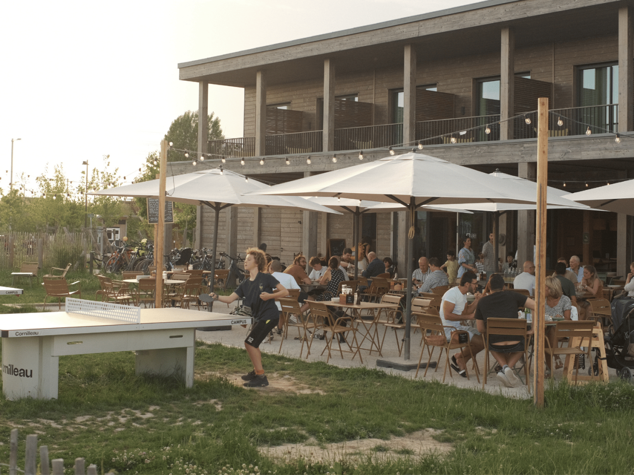 terrasse avec table ping pong